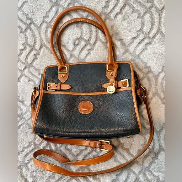 Dooney & Bourke Handbags - 🧡 Vintage Dooney & Bourke Navy & Tan Pebbled Leather Satchel 🧡